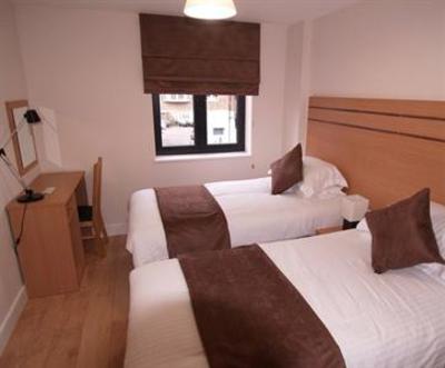 фото отеля Crompton House Apartments London