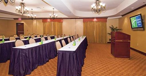 фото отеля Holiday Inn Express Hotel & Suites Terrell