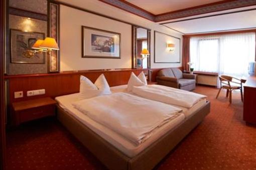 фото отеля Hotel-Traditionsgasthaus Lowen