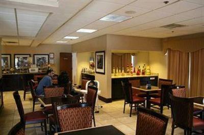 фото отеля Hampton Inn Commerce