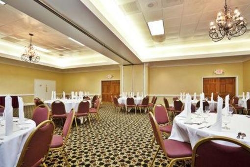 фото отеля Holiday Inn Lumberton