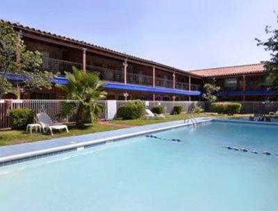 фото отеля Travelodge La Hacienda Airport