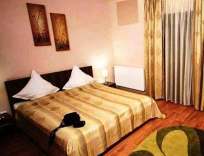 фото отеля Twins Apart Hotel