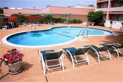 фото отеля Holiday Inn Forest Park