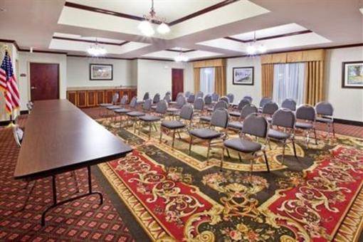 фото отеля Holiday Inn Express Hotel & Suites Commerce-Tanger Outlets