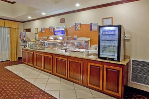 фото отеля Holiday Inn Express Hotel & Suites Commerce-Tanger Outlets