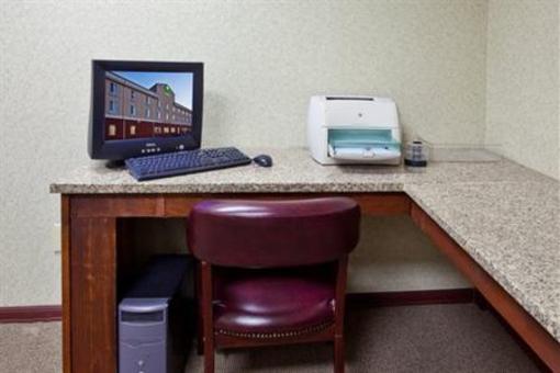 фото отеля Holiday Inn Express Hotel & Suites Commerce-Tanger Outlets