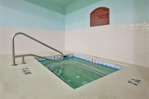 фото отеля Holiday Inn Express Hotel & Suites Commerce-Tanger Outlets