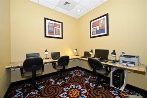 фото отеля Best Western Plus Lansing Hotel