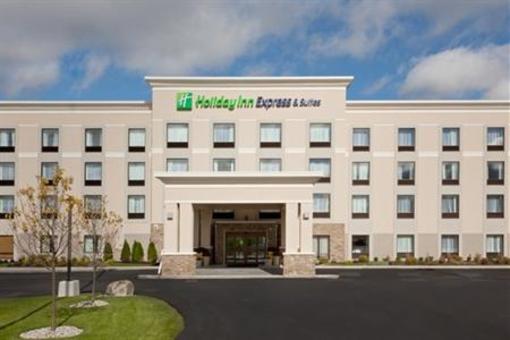 фото отеля Holiday Inn Express Hotel & Suites Malone