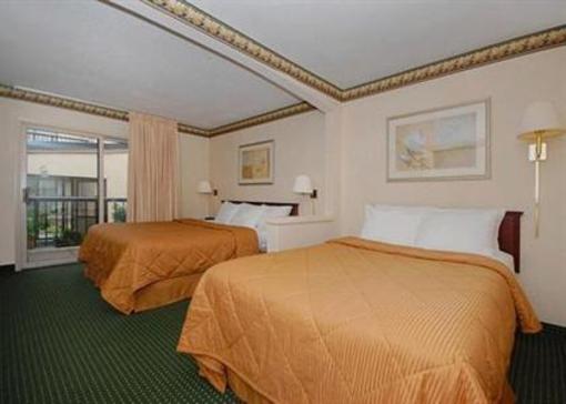 фото отеля Comfort Inn Peach Street Erie