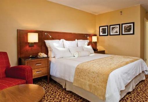 фото отеля Hotel Fort Wayne