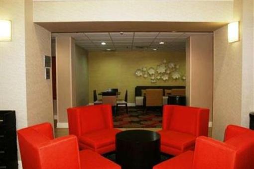 фото отеля Hampton Inn Suites Valdosta Conference Center