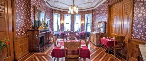 фото отеля Reynolds Mansion Bed and Breakfast