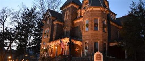 фото отеля Reynolds Mansion Bed and Breakfast