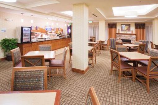 фото отеля Holiday Inn Express Denver Airport