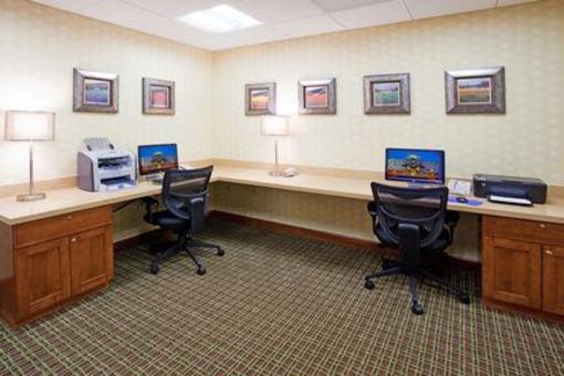 фото отеля Holiday Inn Express Denver Airport