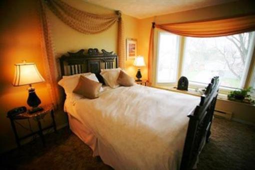 фото отеля Hemingways By The Sea Bed and Breakfast Inn