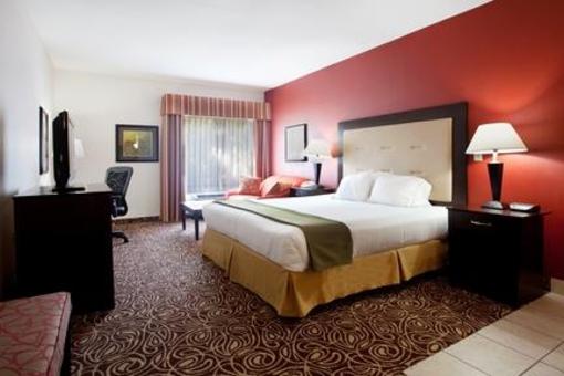 фото отеля Holiday Inn Express Murrells Inlet