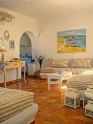 фото отеля Folegandros Apartments
