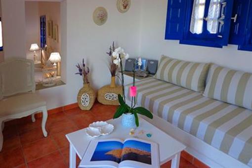 фото отеля Folegandros Apartments