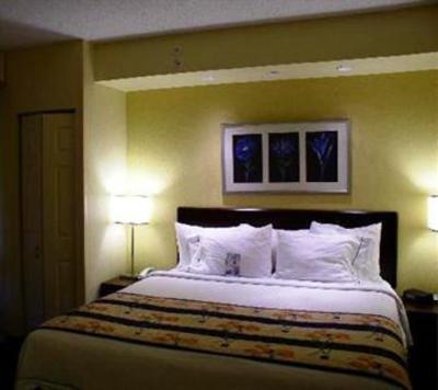 фото отеля SpringHill Suites by Marriott Greensboro