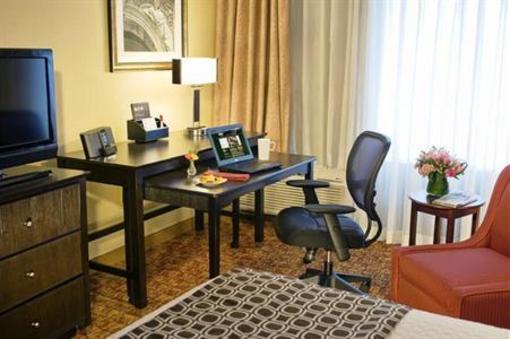 фото отеля Crowne Plaza Tysons Corner