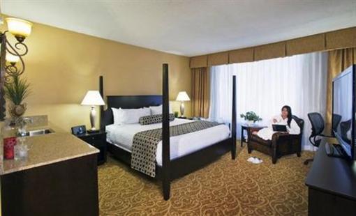 фото отеля Crowne Plaza Tysons Corner