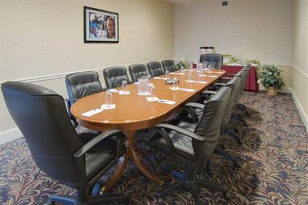 фото отеля Hilton Garden Inn Oshkosh
