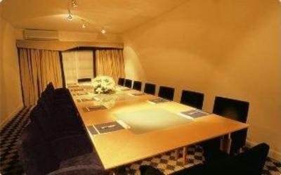 фото отеля Urbana Suites