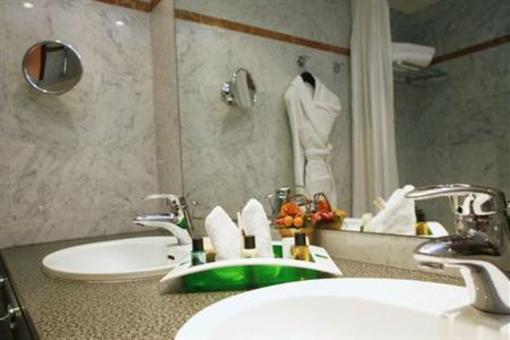фото отеля Holiday Inn Paris Versailles Bougival