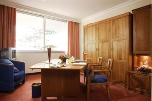 фото отеля Holiday Inn Paris Versailles Bougival