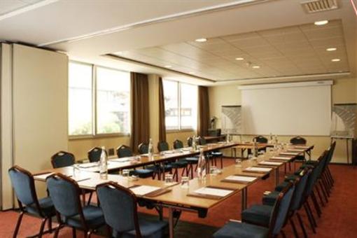 фото отеля Holiday Inn Paris Versailles Bougival