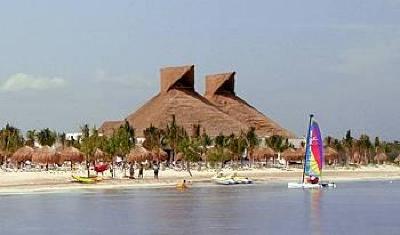 фото отеля BlueBay Grand Esmeralda Hotel Playa del Carmen