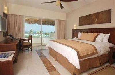 фото отеля BlueBay Grand Esmeralda Hotel Playa del Carmen