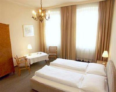 фото отеля Zur Schwalbe Hotel