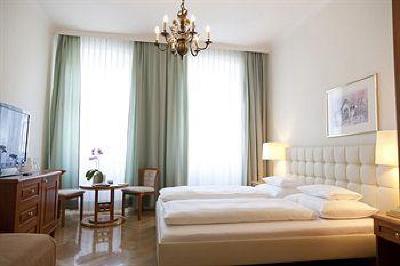 фото отеля Zur Schwalbe Hotel