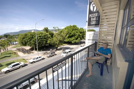 фото отеля Global Backpackers Waterfront Hostel Cairns