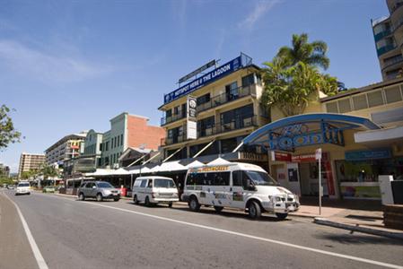 фото отеля Global Backpackers Waterfront Hostel Cairns
