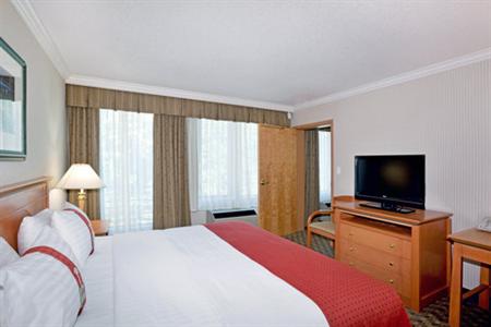 фото отеля Holiday Inn Hotel & Suites North Vancouver