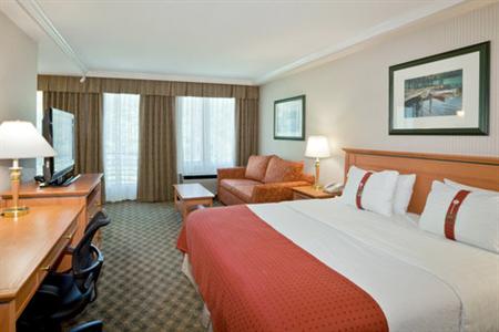 фото отеля Holiday Inn Hotel & Suites North Vancouver