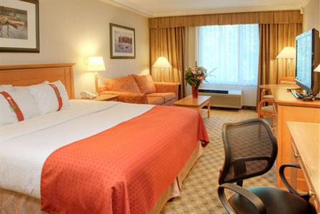 фото отеля Holiday Inn Hotel & Suites North Vancouver