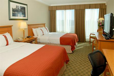 фото отеля Holiday Inn Hotel & Suites North Vancouver