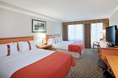 фото отеля Holiday Inn Hotel & Suites North Vancouver