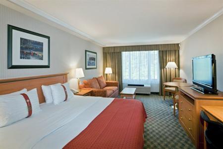 фото отеля Holiday Inn Hotel & Suites North Vancouver