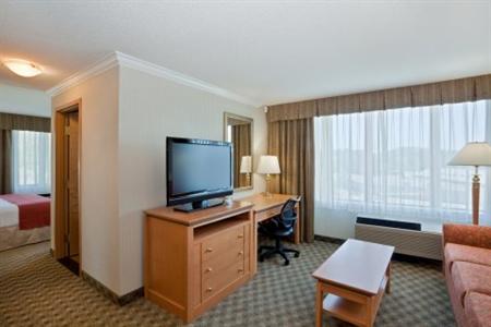 фото отеля Holiday Inn Hotel & Suites North Vancouver