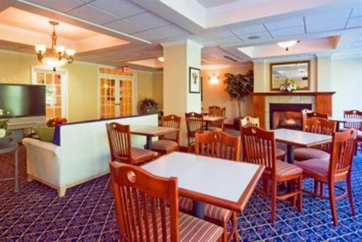 фото отеля Holiday Inn Express Hotel & Suites Emporia (Virginia)