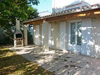 фото отеля Holiday House 22 Rue Des Sternes La Bree les Bains
