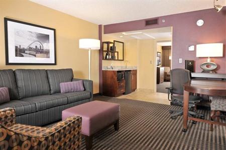 фото отеля Embassy Suites Hotel Des Moines-On The River