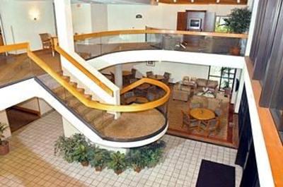 фото отеля LivINN Hotel Sharonville
